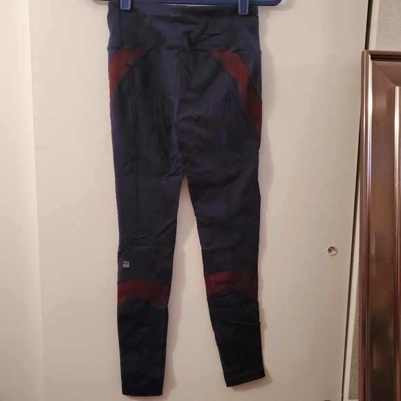 Victoria's Secret VSX Sport | Navy Knockout Leggings - Picture 2 of 6